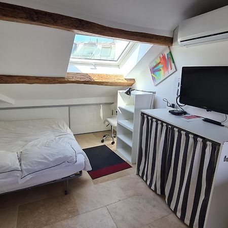 Appartement Coeur De Paris Avec Vue Sur Les Toits Екстер'єр фото